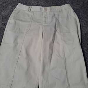 Dockers Cream Knee-Length Stretch Capri